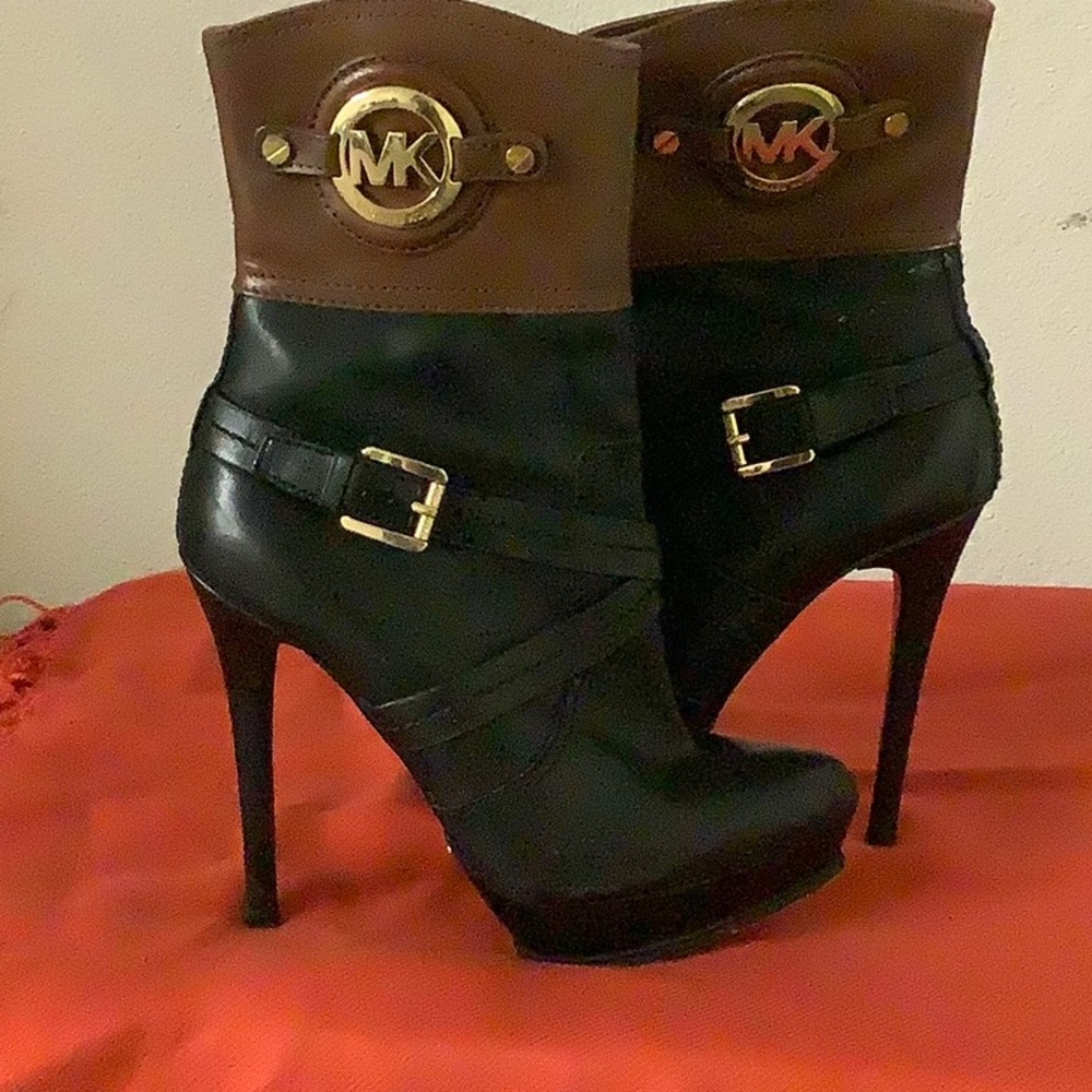 Michael kore Booties heels